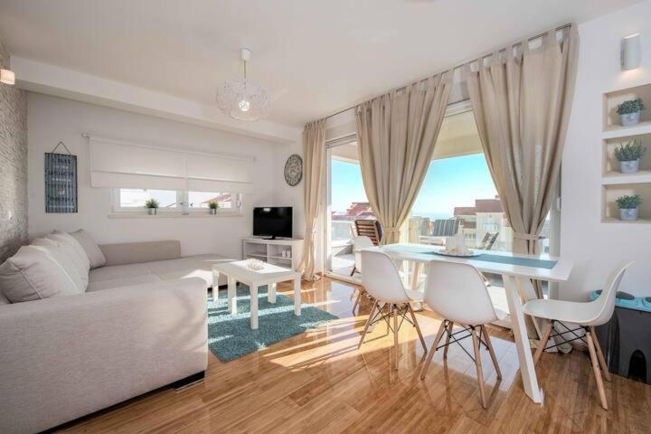 Blue Sky, Modern Sea View Apartment Novalja Buitenkant foto
