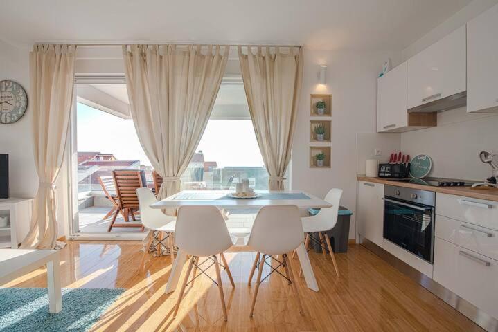 Blue Sky, Modern Sea View Apartment Novalja Buitenkant foto